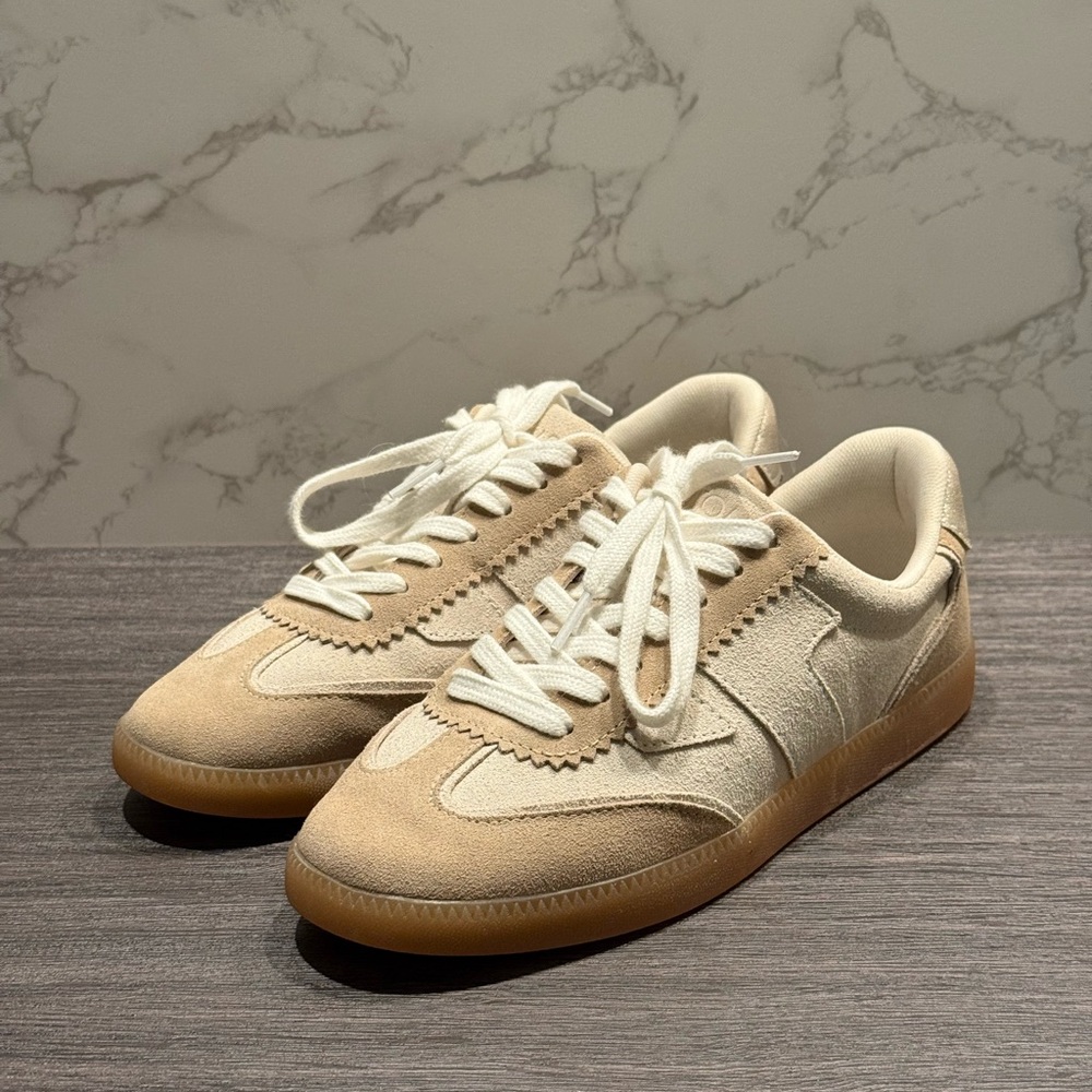 TOMS Sneakers